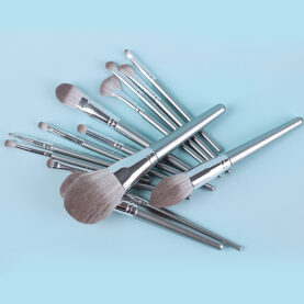 New 14 Piece Wooden Handle Makeup Brush Set - Others.