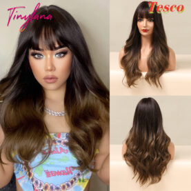 Women Wear Wavy Wigs - Mixed